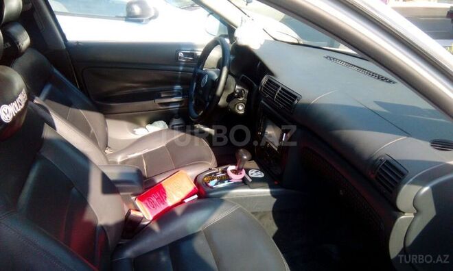 Volkswagen Passat 2004, 285,000 km - 1.8 l - Bakı