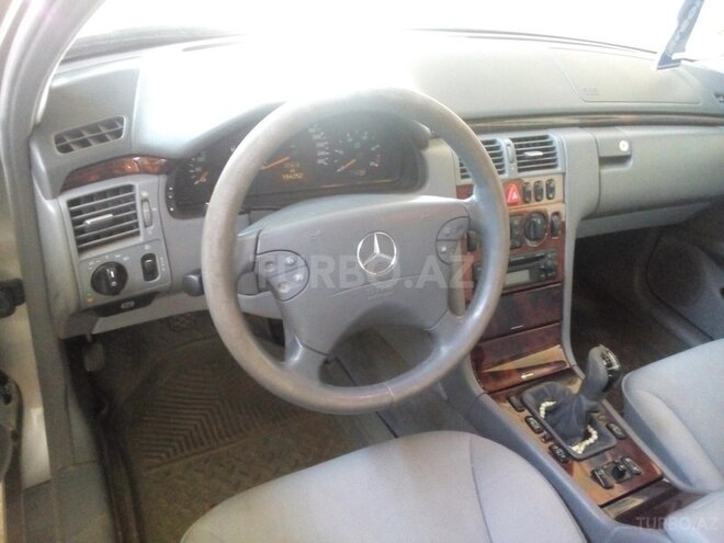 Mercedes E 220 2001, 200,000 km - 2.2 l - Naxçıvan