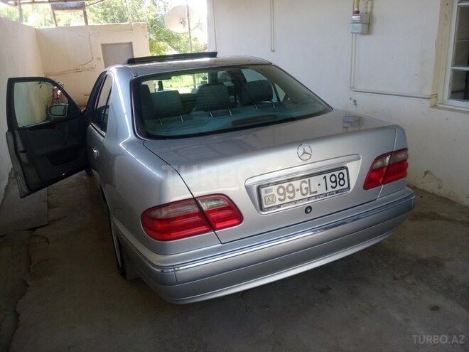 Mercedes E 220 2001, 200,000 km - 2.2 l - Naxçıvan
