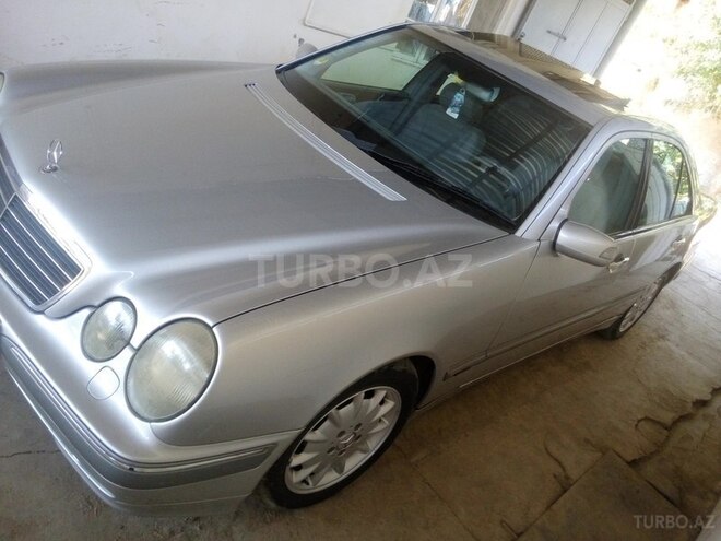 Mercedes E 220 2001, 200,000 km - 2.2 l - Naxçıvan