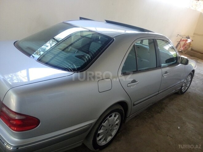 Mercedes E 220 2001, 200,000 km - 2.2 l - Naxçıvan