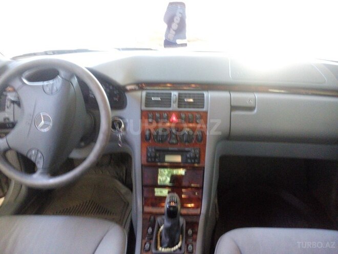 Mercedes E 220 2001, 200,000 km - 2.2 l - Naxçıvan