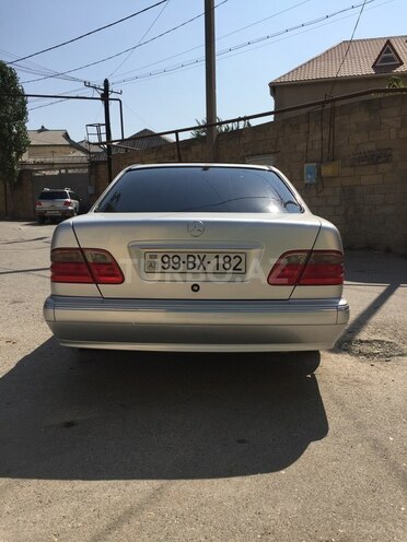 Mercedes E 240 2000, 216,000 km - 2.6 l - Bakı
