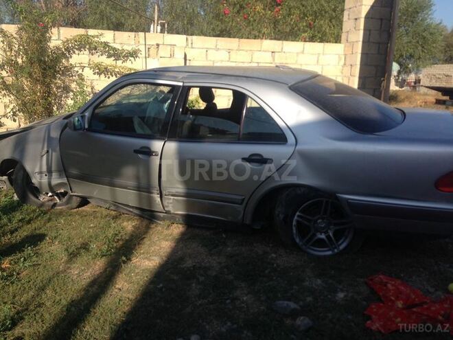 Mercedes E 230 1997, 180,000 km - 2.3 l - Beyləqan
