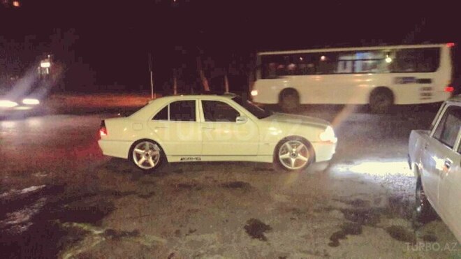 Mercedes C 230 1999, 141,000 km - 2.3 l - Bakı