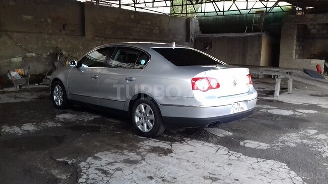 Volkswagen Passat 2005, 195,866 km - 2.0 l - Gəncə