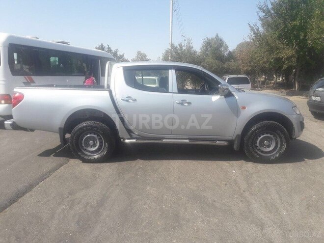 Mitsubishi L200 2012, 137,000 km - 2.5 l - Bakı