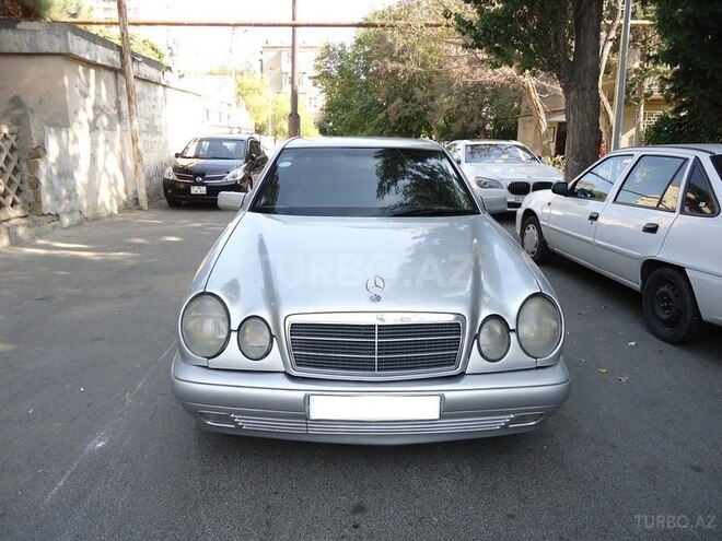 Mercedes E 220 1996, 256,477 km - 2.2 l - Bakı