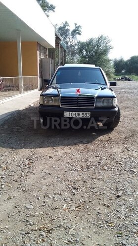 Mercedes 190 1992, 370,000 km - 2.0 l - Salyan