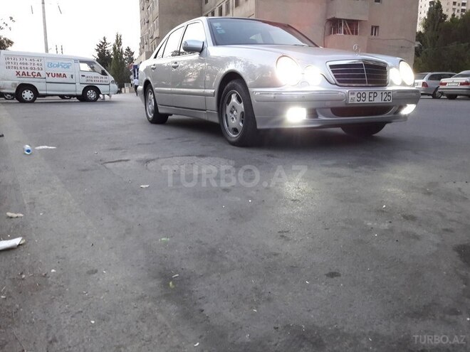 Mercedes E 220 2000, 317,000 km - 2.2 l - Bakı