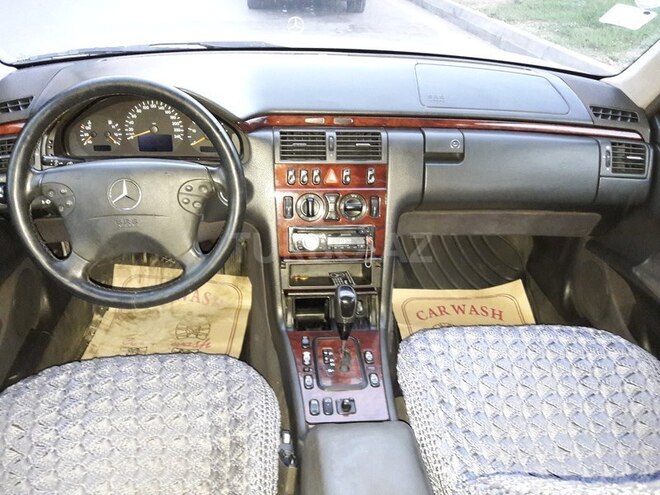 Mercedes E 220 2000, 317,000 km - 2.2 l - Bakı