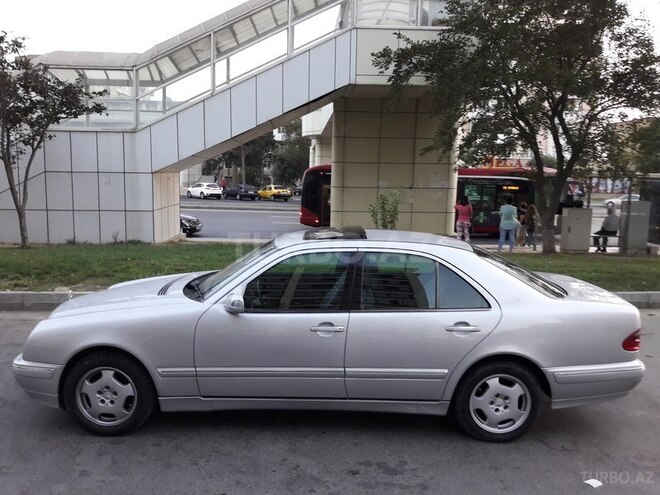 Mercedes E 220 2000, 317,000 km - 2.2 l - Bakı