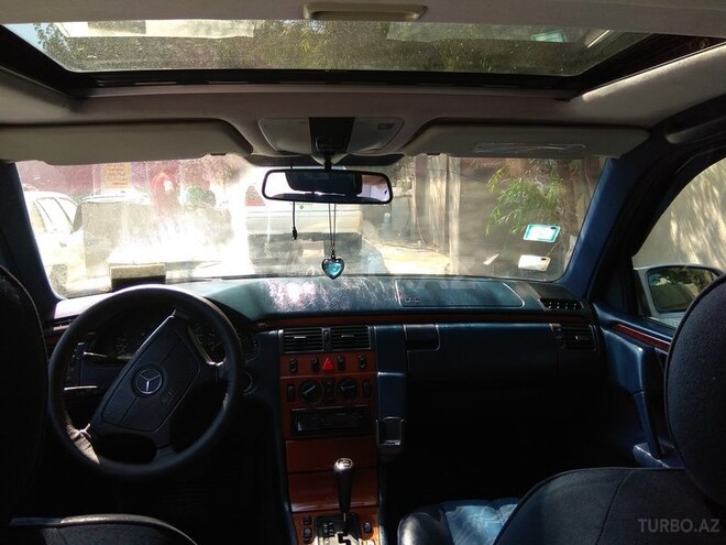 Mercedes E 200 1997, 250,000 km - 2.0 л - Bakı