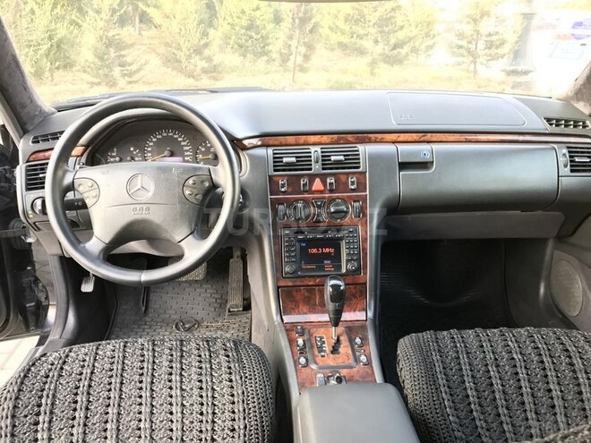 Mercedes E 240 2001, 178,500 km - 2.4 л - Bakı