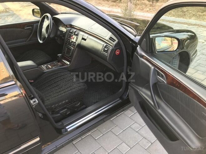 Mercedes E 240 2001, 178,500 km - 2.4 л - Bakı