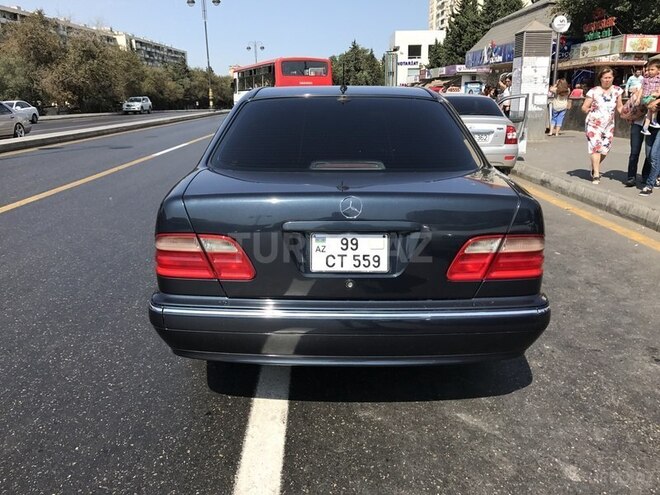 Mercedes E 240 2000, 320,000 km - 2.4 l - Bakı