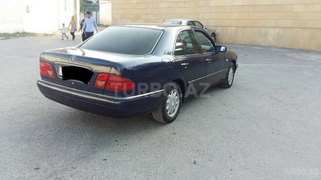 Mercedes E 240 1998, 330,000 km - 2.4 l - Bakı