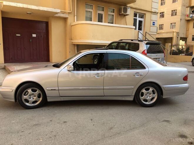 Mercedes E 240 2000, 220,000 km - 2.4 л - Sumqayıt
