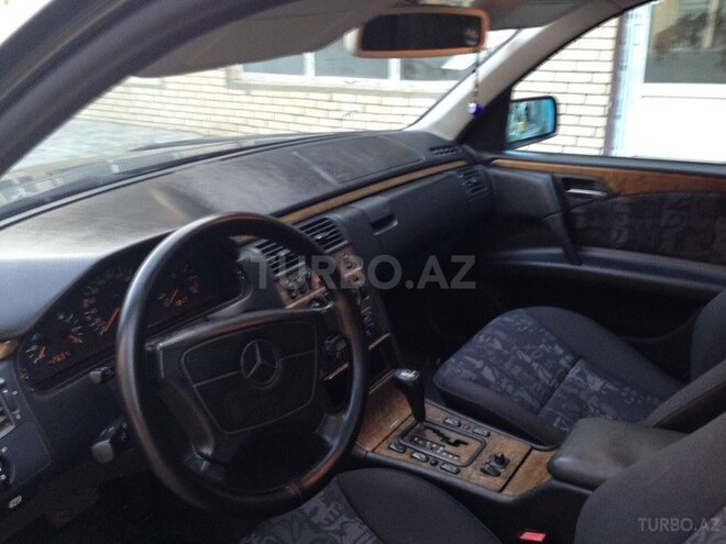 Mercedes E 200 1998, 260,000 km - 2.0 l - Bakı