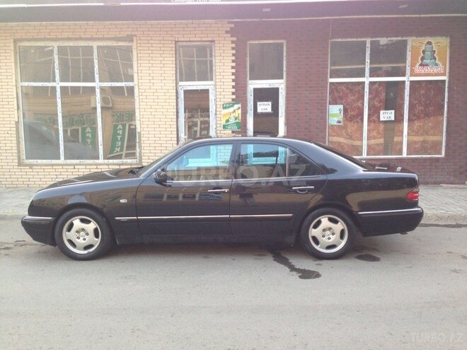 Mercedes E 200 1998, 260,000 km - 2.0 l - Bakı