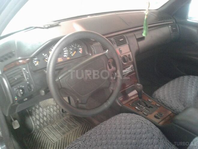 Mercedes E 240 1998, 265,000 km - 2.4 l - Gəncə