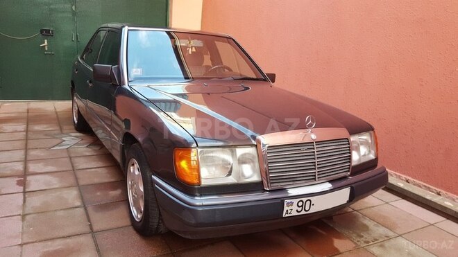 Mercedes E 220 1993, 348,000 km - 2.2 l - Bakı