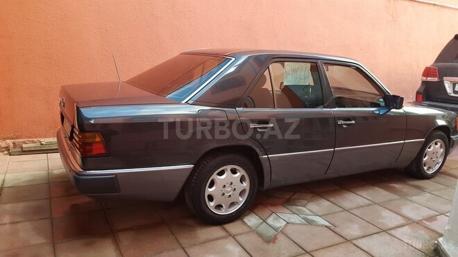 Mercedes E 220 1993, 348,000 km - 2.2 l - Bakı