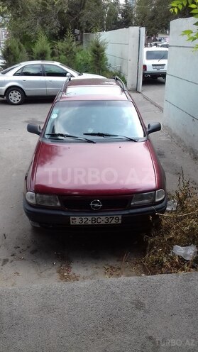 Opel Astra 1995, 260,000 km - 1.6 l - Bakı
