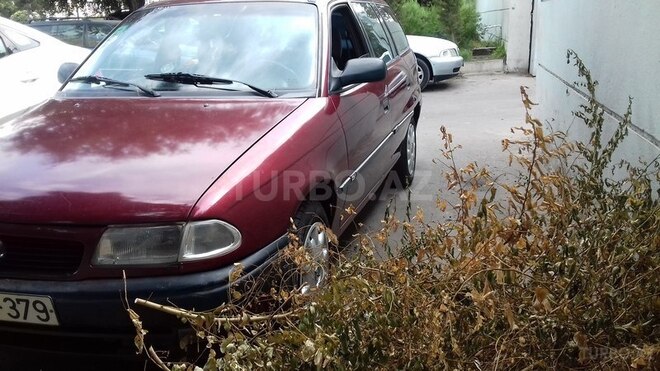 Opel Astra 1995, 260,000 km - 1.6 l - Bakı
