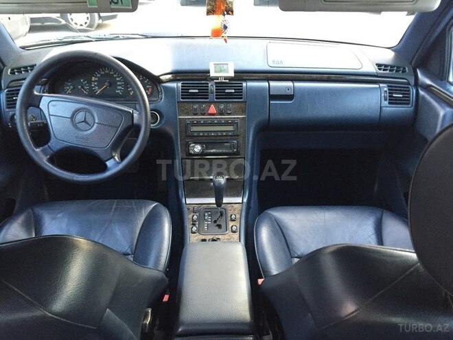 Mercedes E 240 1997, 193,604 km - 2.4 l - Xırdalan