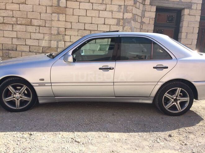 Mercedes E 220 1999, 370,000 km - 2.2 l - Sumqayıt