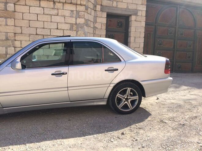 Mercedes E 220 1999, 370,000 km - 2.2 l - Sumqayıt