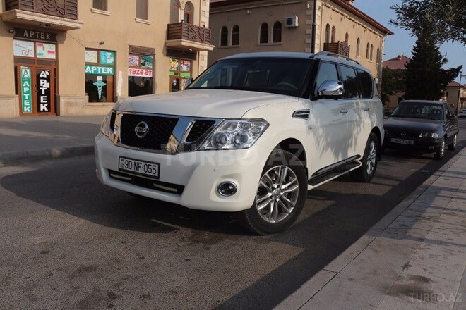Nissan Patrol 2012, 35,000 km - 5.6 l - Bakı