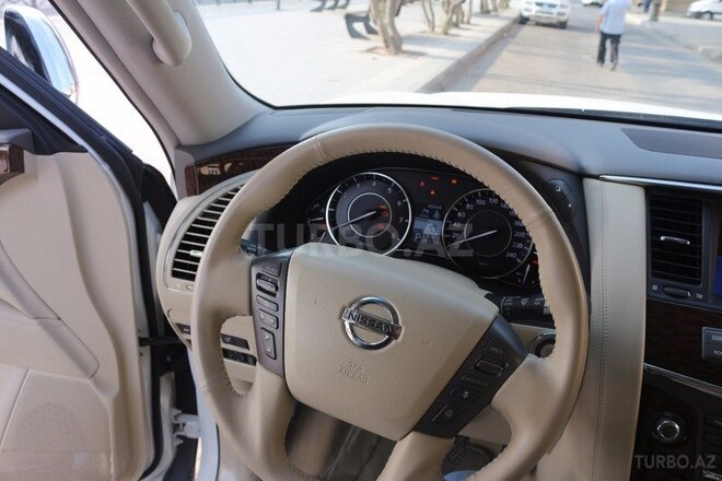 Nissan Patrol 2012, 35,000 km - 5.6 l - Bakı