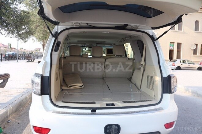 Nissan Patrol 2012, 35,000 km - 5.6 l - Bakı