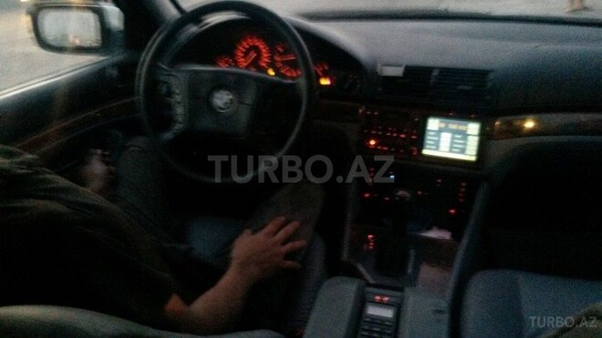BMW 528 1997, 300,000 km - 2.8 l - Sumqayıt