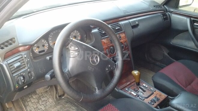 Mercedes E 220 2000, 290,000 km - 2.2 l - Bakı