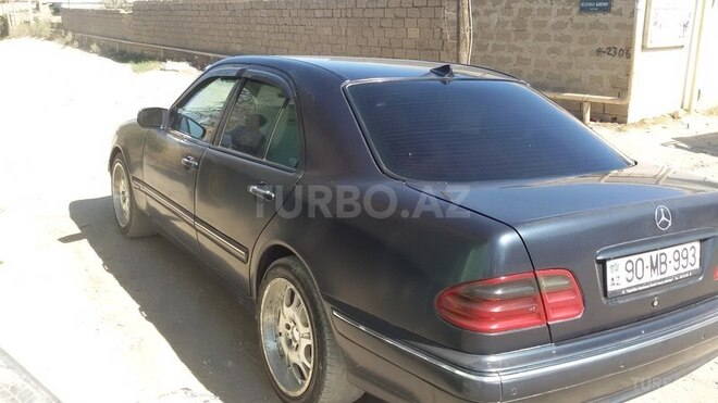 Mercedes E 220 2000, 290,000 km - 2.2 l - Bakı