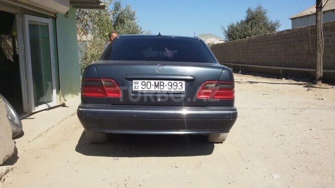 Mercedes E 220 2000, 290,000 km - 2.2 l - Bakı