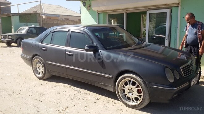 Mercedes E 220 2000, 290,000 km - 2.2 l - Bakı