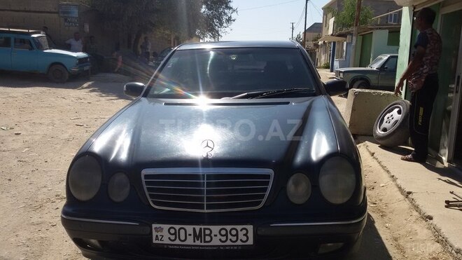 Mercedes E 220 2000, 290,000 km - 2.2 l - Bakı