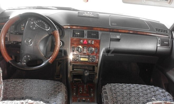 Mercedes E 220 1999, 245,000 km - 2.2 л - Bakı