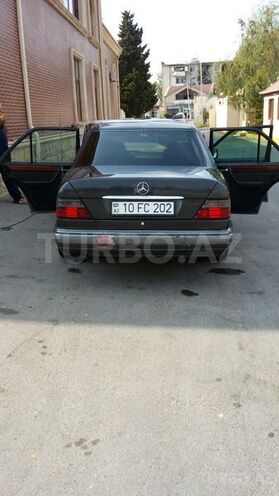 Mercedes E 280 1995, 258,000 km - 2.8 l - Bakı
