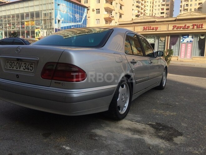 Mercedes E 220 2001, 258,890 km - 2.2 л - Bakı
