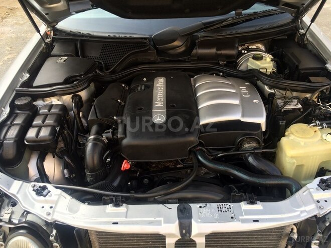Mercedes E 220 2001, 258,890 km - 2.2 л - Bakı