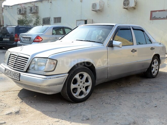 Mercedes E 220 1992, 390,000 km - 2.2 l - Sumqayıt