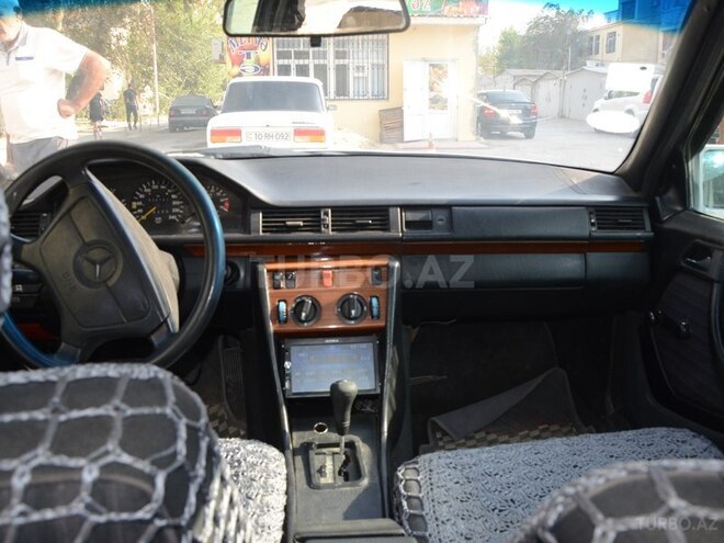 Mercedes E 220 1992, 390,000 km - 2.2 l - Sumqayıt