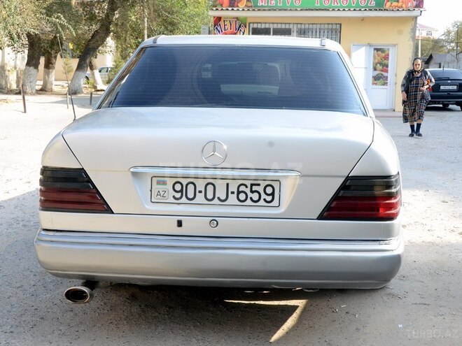 Mercedes E 220 1992, 390,000 km - 2.2 l - Sumqayıt