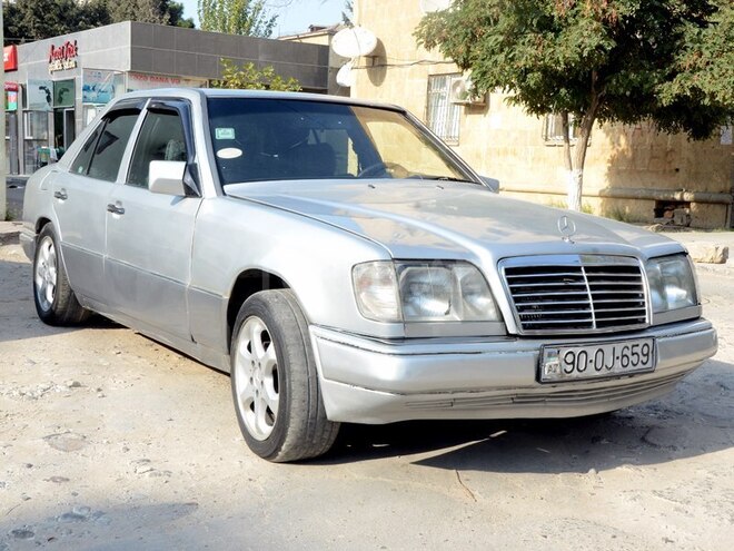 Mercedes E 220 1992, 390,000 km - 2.2 l - Sumqayıt