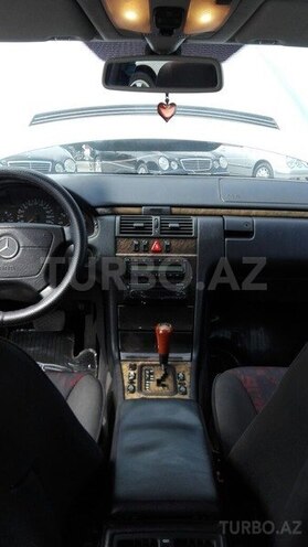 Mercedes E 220 1999, 349,000 km - 2.2 l - Bakı